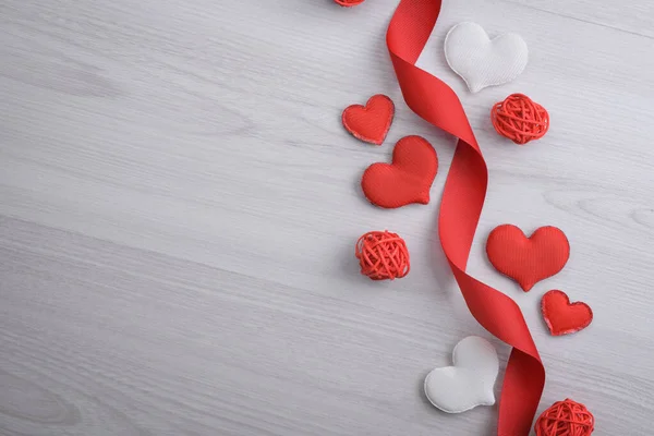 Hintergrund Für Valentinstag Grußkarte Valentinstag Konzept Rote Geschenkbänder Geschenke Herzen — Stockfoto