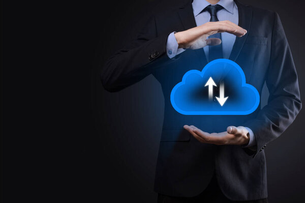Businessman hold cloud icon.Cloud computing concept - connect smarphone to cloud. информационный технолог вычислительной сети со смартфоном.