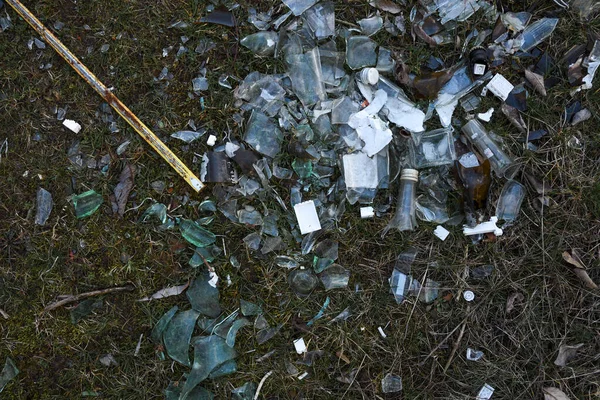 Stapel Van Garage Groen Gras Natuur Milieu Problemen Natuurbescherming Plastic — Stockfoto