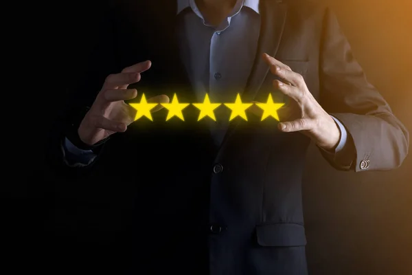 Man Hand Tonen Vijf Sterren Uitstekende Rating Pointing Vijf Sterren — Stockfoto