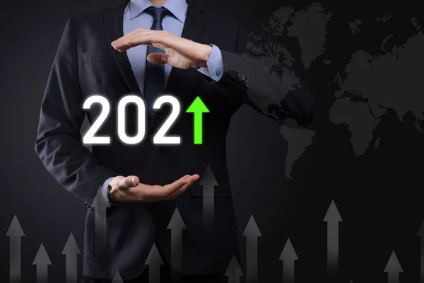 计划2021年的业务正增长概念 商人在他的业务中计划和增加积极的指标 形成商业概念 — 图库照片