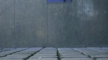 Akıllı telefonlar, cep telefonlarını yere bırakın. Ekranı kırın ve hasar verin. kaza sigorta teknolojisi, onarım ve bakım.