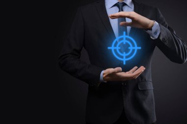 Hedefleme konsepti iş adamının elinde hedef tahtası çizimi. Hedef ve yatırım hedefi kavramı