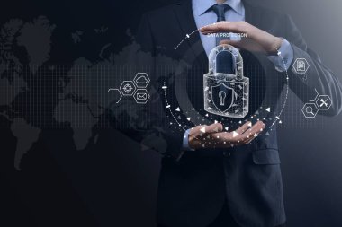 Siber güvenlik ağı. Asma kilit simgesi ve internet teknolojisi ağı. Tablet ve sanal arayüzde veri kişisel bilgilerini koruyan bir iş adamı. Veri koruma gizlilik kavramı. GDPR. AB.