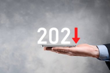 2021 yılında iş negatif büyüme planı. İşadamı planında ve işindeki olumsuz göstergelerde artış, iş kavramlarını düşürme