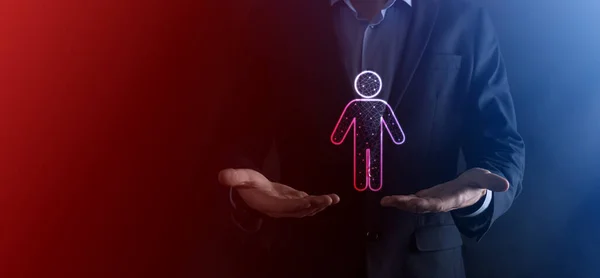 İş adamı, karanlık ses tonunda bir ikon tutuyor. İnsan Kaynakları İnsan Kaynakları, Teknoloji İşletmeleri İşe Alma, İşe Alma, Takım Binası. Örgüt yapısı kavramı.
