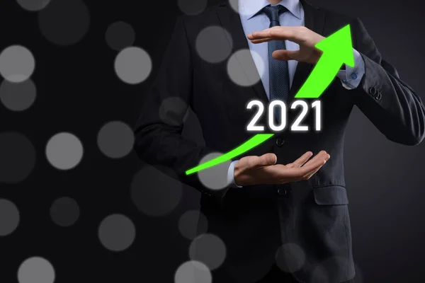 2021 성장을 계획하라 사업가는 긍정적 지표를 계획하고 증가시키며 개념을 시킨다 — 스톡 사진