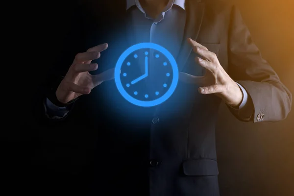 Geschäftsmann Zeiger Hält Das Symbol Der Stundenuhr Mit Pfeil Schnelle — Stockfoto