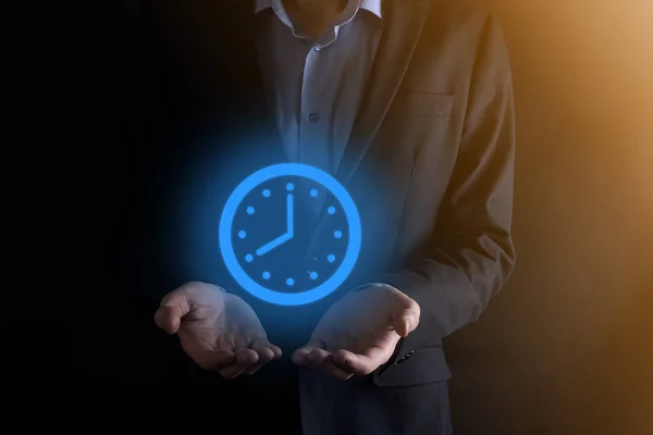 Geschäftsmann Zeiger Hält Das Symbol Der Stundenuhr Mit Pfeil Schnelle — Stockfoto