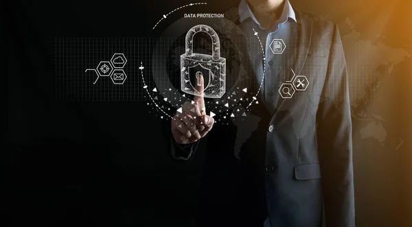 サイバーセキュリティネットワーク 南京錠のアイコンとインターネット技術ネットワーキング ビジネスマンは タブレットや仮想インターフェイス上のデータ個人情報を保護します データ保護プライバシーコンセプト Gdpr — ストック写真