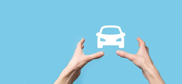 Man Hand Hålla Bil Auto Ikon Blå Bakgrund Bred Banderoll — Stockfoto