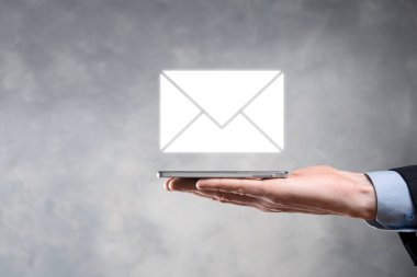 E- posta ve kullanıcı simgesi, imza, sembol pazarlama ya da bülten konsepti, diyagram. E- posta gönderme. Posta ve SMS pazarlama kavramı. İş dünyasında doğrudan satış şeması. E- posta için istemci listesi