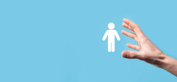 Mão Masculina Segurando Ícone Humano Fundo Azul Recursos Humanos Gestão — Fotografia de Stock