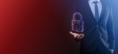 Siber güvenlik ağı. Asma kilit simgesi ve internet teknolojisi ağı. Tablet ve sanal arayüzde veri kişisel bilgilerini koruyan bir iş adamı. Veri koruma gizlilik kavramı. GDPR. AB.