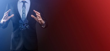 Boş bir iş. Siyah arka planda takım elbiseli bir işadamı ellerini koruyucu bir şekilde tutar. Bakım ve himaye jesti.