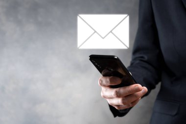 E- posta ve kullanıcı simgesi, imza, sembol pazarlama ya da bülten konsepti, diyagram. E- posta gönderme. Posta ve SMS pazarlama kavramı. İş dünyasında doğrudan satış şeması. E- posta için istemci listesi