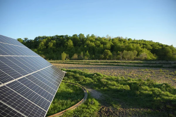 Solarmodul Vor Blauem Himmel Hintergrund Photovoltaik Alternative Stromquelle Idee Für — Stockfoto