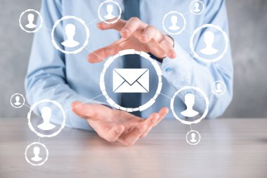 E- posta ve kullanıcı simgesi, imza, sembol pazarlama ya da bülten konsepti, diyagram. E- posta gönderme. Posta ve SMS pazarlama kavramı. İş dünyasında doğrudan satış şeması. E- posta için istemci listesi