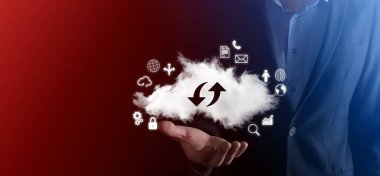 Bulut teknolojisi. Bulut depolama işareti. Karanlıkta yukarı aşağı iki ok. Bulut hesaplama, büyük veri merkezi, gelecekteki altyapı, dijital ai konsepti. Sanal sunucu simgesi.