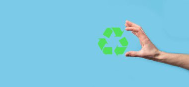 El ele tutma ikonu. Ekoloji ve yenilenebilir enerji kavramı. ECO işareti, Yeşil Gezegeni Kurtarma kavramı. Çevre koruma sembolü. Atık geri dönüşümü. Dünya gününün sembolü, doğa koruma kavramı..