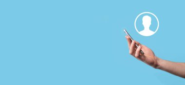 Mavi arkaplanda kullanıcı simgesi var. Web sitenizin tasarımı, logosu, uygulaması, UI.Banner için kullanıcı simgesi..