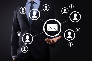 E- posta ve kullanıcı simgesi, imza, sembol pazarlama ya da bülten konsepti, diyagram. E- posta gönderme. Posta ve SMS pazarlama kavramı. İş dünyasında doğrudan satış şeması. E- posta için istemci listesi