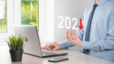 2021 yılında iş negatif büyüme planı. İşadamı planında ve işindeki olumsuz göstergelerde artış, iş kavramlarını düşürme.