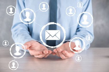 E- posta ve kullanıcı simgesi, imza, sembol pazarlama ya da bülten konsepti, diyagram. E- posta gönderme. Posta ve SMS pazarlama kavramı. İş dünyasında doğrudan satış şeması. E- posta için istemci listesi