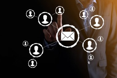 E- posta ve kullanıcı simgesi, imza, sembol pazarlama ya da bülten konsepti, diyagram. E- posta gönderme. Posta ve SMS pazarlama kavramı. İş dünyasında doğrudan satış şeması. E- posta için istemci listesi
