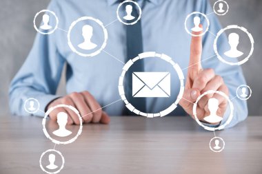 E- posta ve kullanıcı simgesi, imza, sembol pazarlama ya da bülten konsepti, diyagram. E- posta gönderme. Posta ve SMS pazarlama kavramı. İş dünyasında doğrudan satış şeması. E- posta için istemci listesi