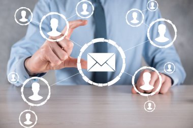 E- posta ve kullanıcı simgesi, imza, sembol pazarlama ya da bülten konsepti, diyagram. E- posta gönderme. Posta ve SMS pazarlama kavramı. İş dünyasında doğrudan satış şeması. E- posta için istemci listesi