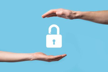 Erkek el kilit ikonunu tutuyor. Siber güvenlik ağı. İnternet teknolojisi ağı. Tabletteki veri kişisel bilgilerinin korunması. Veri koruma gizlilik kavramı. GDPR. AB. Banner.