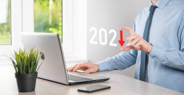 2021 yılında iş negatif büyüme planı. İşadamı planında ve işindeki olumsuz göstergelerde artış, iş kavramlarını düşürme.