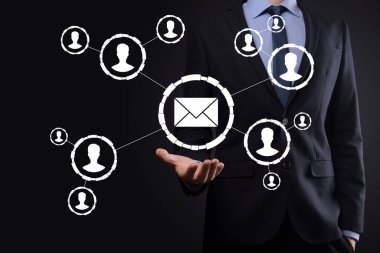 E- posta ve kullanıcı simgesi, imza, sembol pazarlama ya da bülten konsepti, diyagram. E- posta gönderme. Posta ve SMS pazarlama kavramı. İş dünyasında doğrudan satış şeması. E- posta için istemci listesi