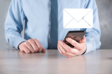E- posta ve kullanıcı simgesi, imza, sembol pazarlama ya da bülten konsepti, diyagram. E- posta gönderme. Posta ve SMS pazarlama kavramı. İş dünyasında doğrudan satış şeması. E- posta için istemci listesi