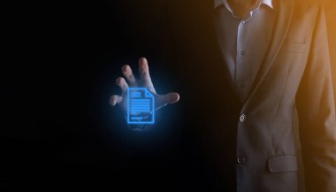 İş adamı elinde bir belge ikonu tutuyor Belge Yönetimi Veri Sistemi İş Dünyası İnternet Teknolojisi Kavramı. Şirket veri yönetim sistemi DMS .
