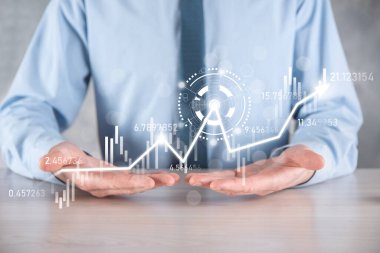 Eldeki iş adamı bankacılık işletme finans grafiği ve borsa yatırım noktası, ekonomik büyüme ve yatırımcı konseptine yatırım yapıyor. Analiz sanal borsa grafiği, teknoloji kullanarak analiz edilir.