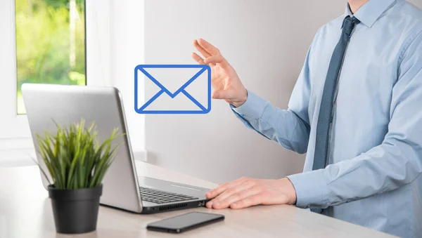 Zakenman Hand Holding Mail Icoon Neem Contact Met Ons Nieuwsbrief — Stockfoto