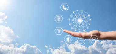 İş konsepti, cep telefonu ve toplum teknolojisinin bilgi ikonunu dijital olarak kullanmak. Yüksek teknoloji kavramı ve büyük veri kavramı. Tonu ayarlanmış resim.