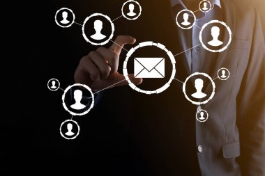 E- posta ve kullanıcı simgesi, imza, sembol pazarlama ya da bülten konsepti, diyagram. E- posta gönderme. Posta ve SMS pazarlama kavramı. İş dünyasında doğrudan satış şeması. E- posta için istemci listesi