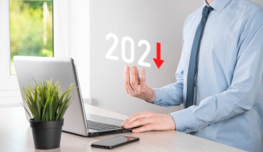 2021 yılında iş negatif büyüme planı. İşadamı planında ve işindeki olumsuz göstergelerde artış, iş kavramlarını düşürme.