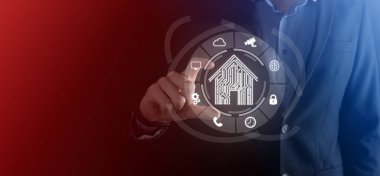 Boş bir iş. Siyah arka planda takım elbiseli bir işadamı ellerini koruyucu bir şekilde tutar. Bakım ve himaye jesti.