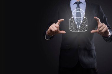 Siber güvenlik ağı. Asma kilit simgesi ve internet teknolojisi ağı. Tablet ve sanal arayüzde veri kişisel bilgilerini koruyan bir iş adamı. Veri koruma gizlilik kavramı. GDPR. AB.