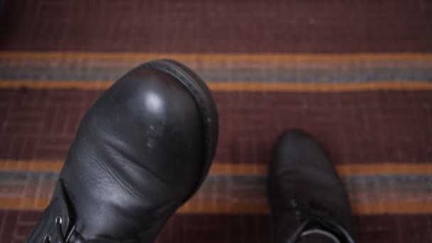 Close-up of a mans hands rubbins shoes — Stock Video