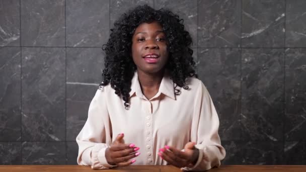 Young black woman worker talks at online job interview — Stock Video