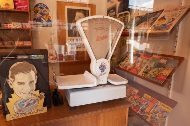 Eski vintagw mağazası retro market gıda pazarı