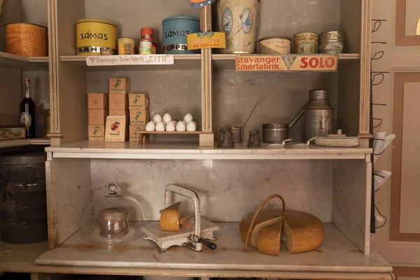 Eski vintagw mağazası retro market gıda pazarı