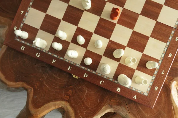 木のテーブルゲームの競争のチェスボックス — ストック写真