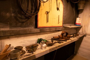 eski aletler marangozluk vintage zanaat paslı atölye