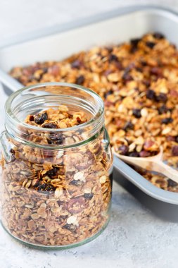 Granola evde pişirildi. Sağlıklı beslenme